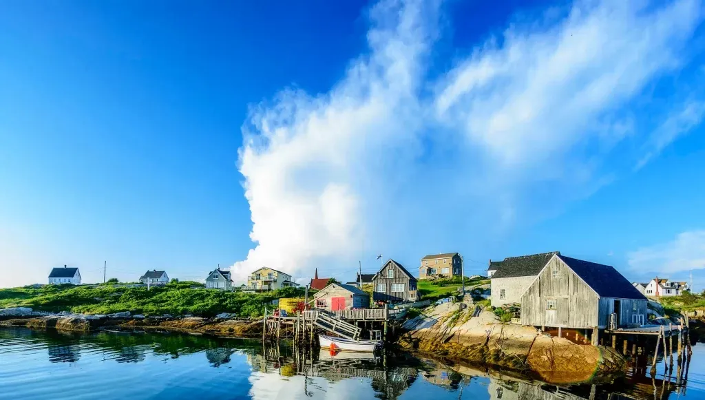 Croaziere Halifax Canada - sat pitoresc Peggy Cove farul iconic Nova Scotia
